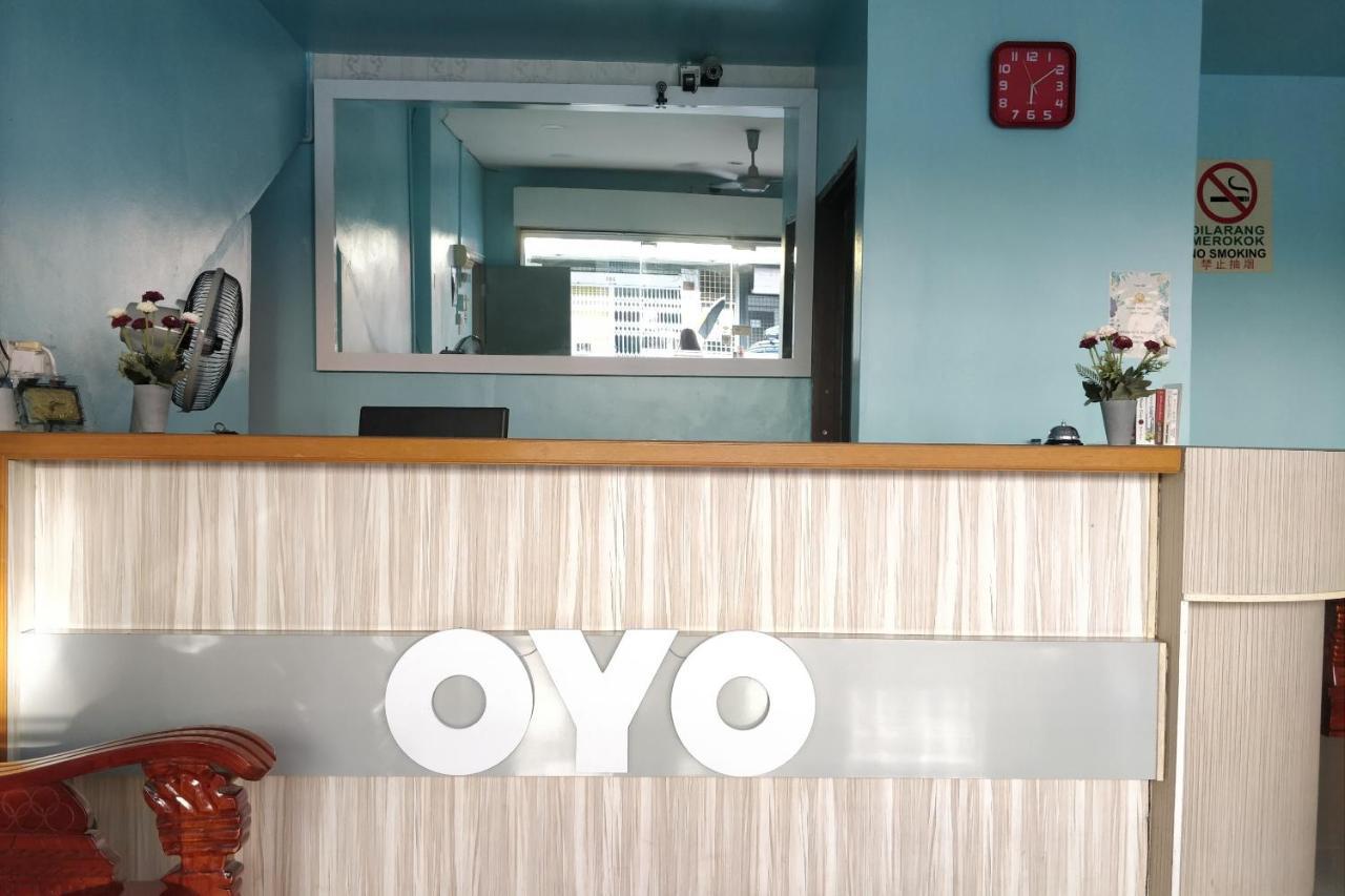 Oyo 89737 Hotel Tishoa Kampong Batu Tiga Luaran gambar