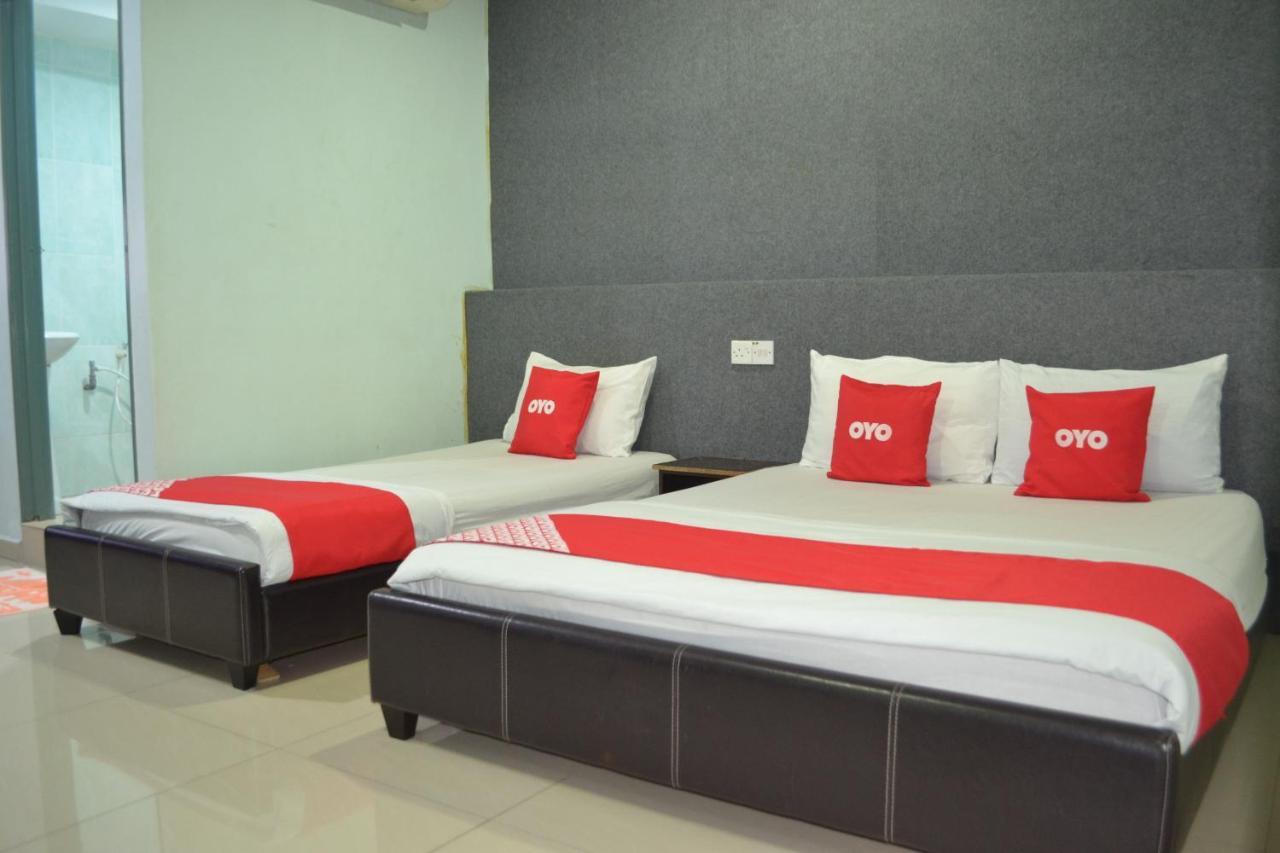 Oyo 89737 Hotel Tishoa Kampong Batu Tiga Luaran gambar