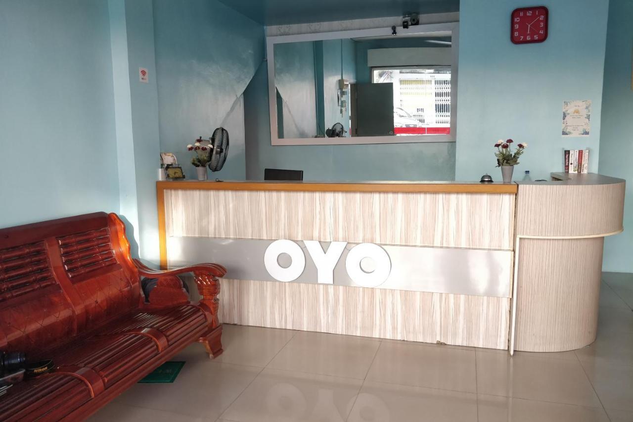 Oyo 89737 Hotel Tishoa Kampong Batu Tiga Luaran gambar
