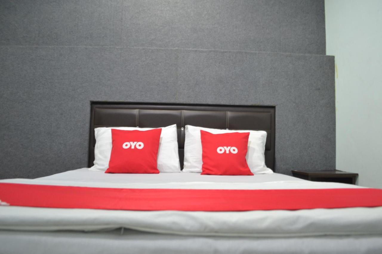 Oyo 89737 Hotel Tishoa Kampong Batu Tiga Luaran gambar