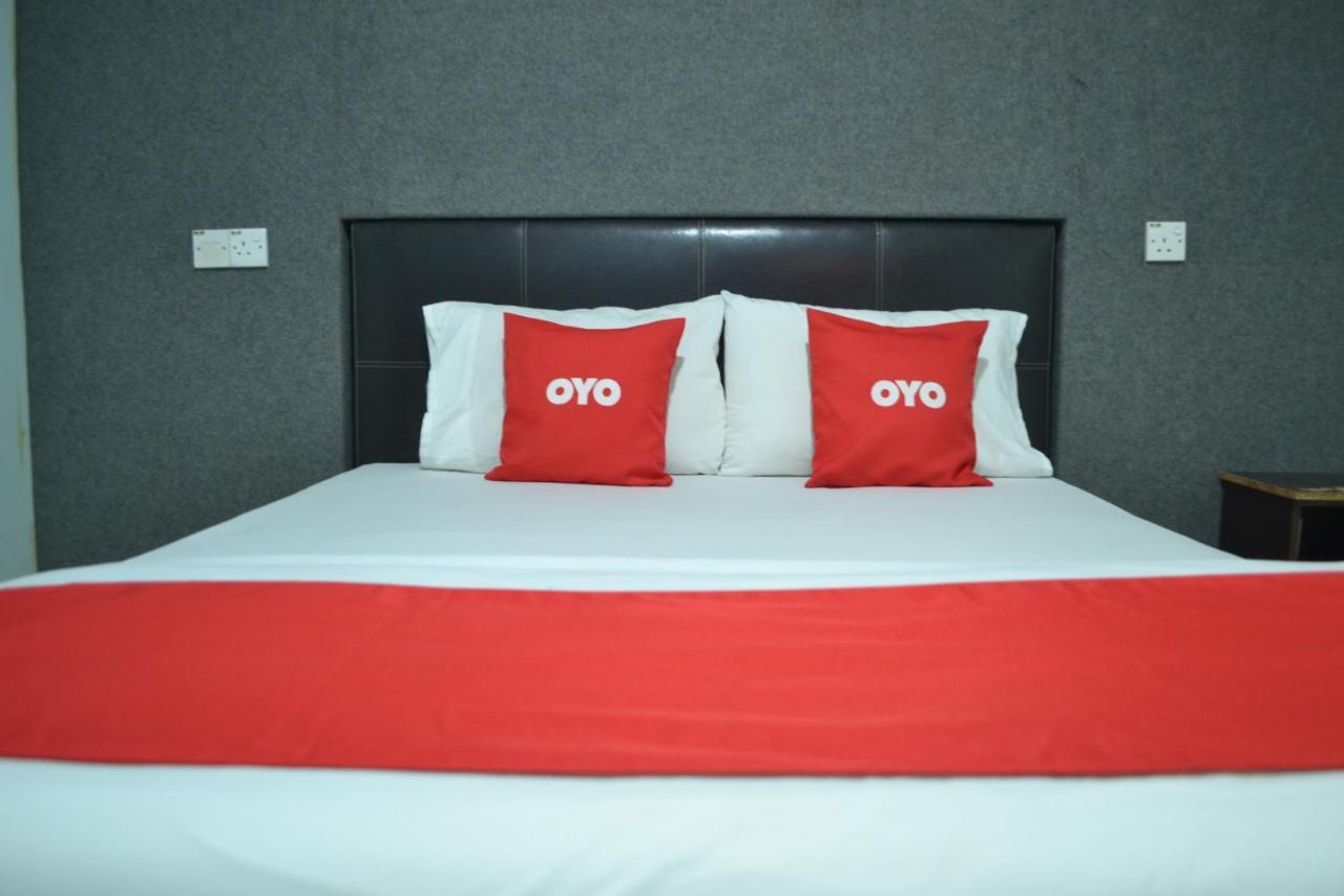 Oyo 89737 Hotel Tishoa Kampong Batu Tiga Luaran gambar