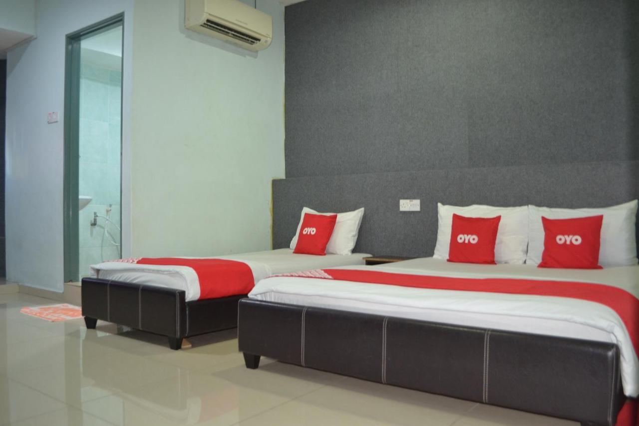 Oyo 89737 Hotel Tishoa Kampong Batu Tiga Luaran gambar