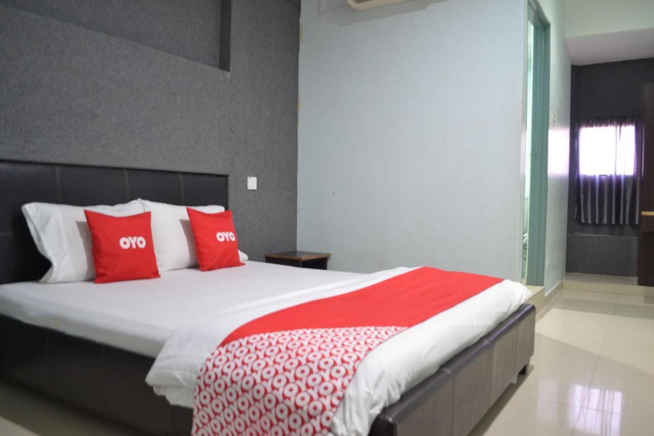 Oyo 89737 Hotel Tishoa Kampong Batu Tiga Luaran gambar