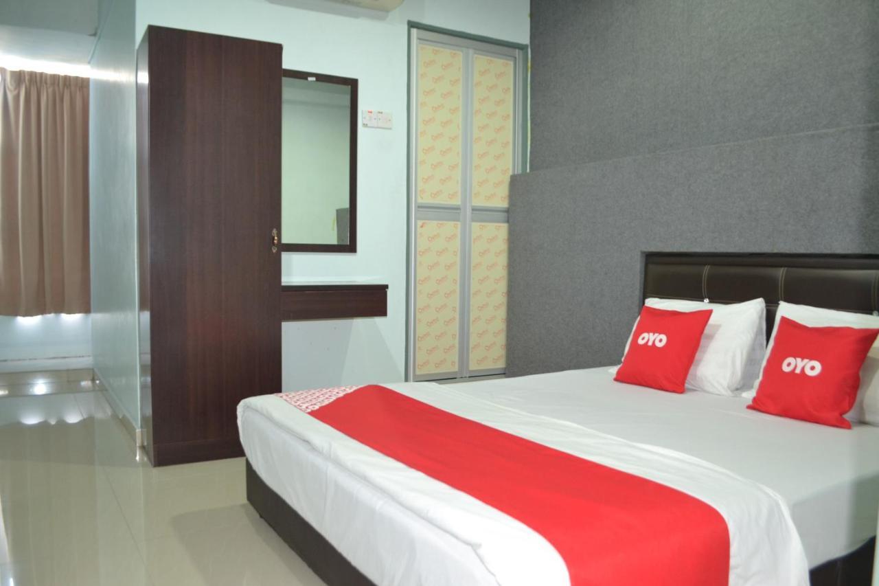 Oyo 89737 Hotel Tishoa Kampong Batu Tiga Luaran gambar