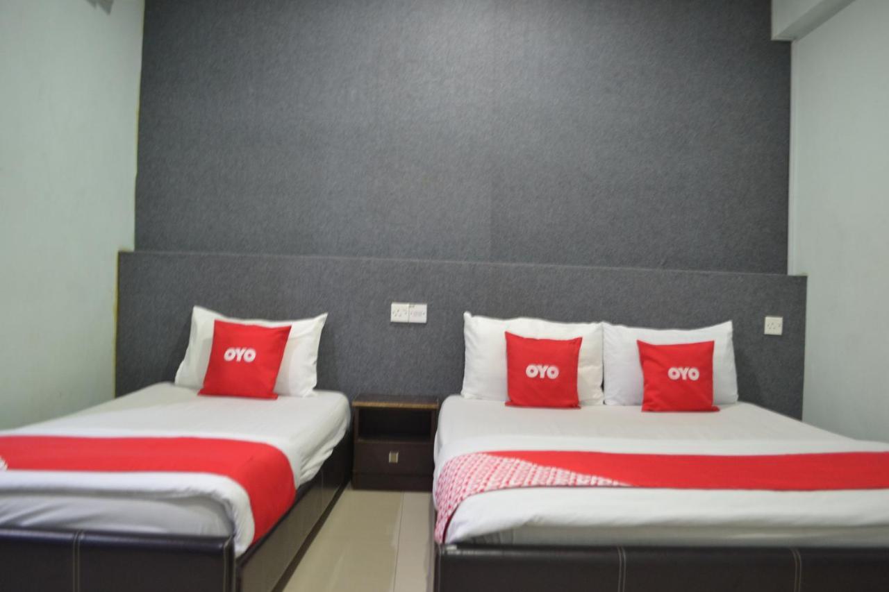 Oyo 89737 Hotel Tishoa Kampong Batu Tiga Luaran gambar