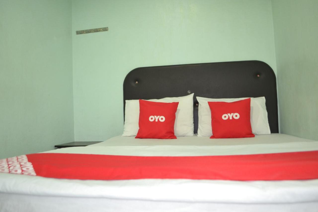 Oyo 89737 Hotel Tishoa Kampong Batu Tiga Luaran gambar